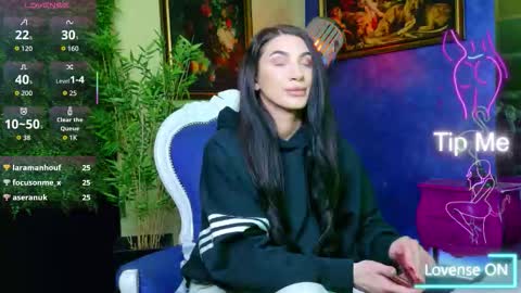 Nicolle online show from 14, 11, 2025