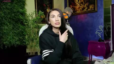 Nicolle online show from 19, 11, 2025