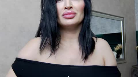Snapshot of nicollereyn chatting on 14, 2, 2025 Nicolle online show from 14, 2, 2025