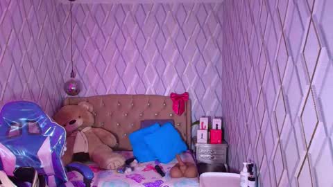 Nicolle Miley online show from 23, 2, 2026