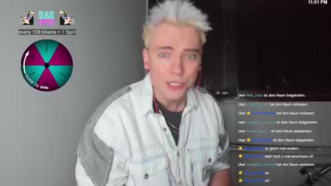 Snapshot of nicoslowmoo chatting on 28, 11, 2025 NicoSlowmoo online show from 28, 11, 2025