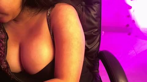 nightqueen107446 online show from 27, 2, 2026