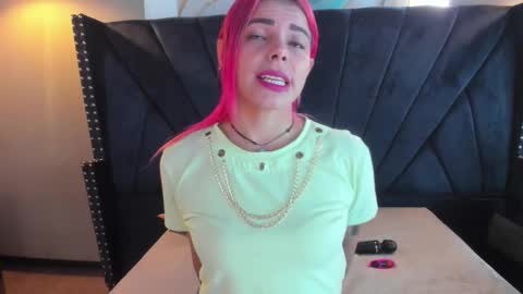 Snapshot of niki_santana chatting on 30, 9, 2025 niki online show from 30, 9, 2025