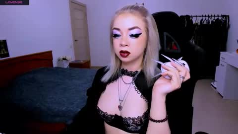 nikigoddesss online show from 6, 4, 2026