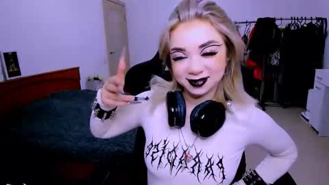 nikigoddesss online show from 7, 4, 2026