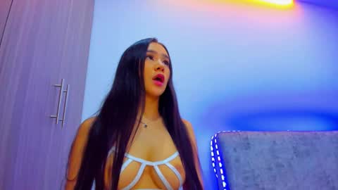 nikii_white online show from 12, 1, 2026