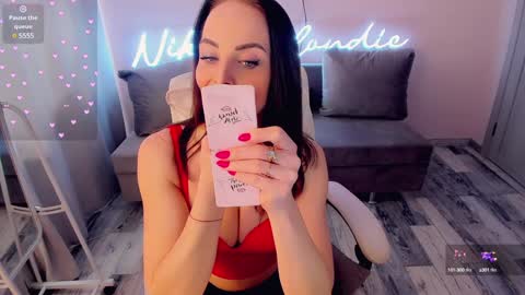 Snapshot of nikki_blondiee chatting on 22, 1, 2025 nikki_blondiee online show from 22, 1, 2025