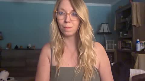 nikkib653466 online show from 8, 5, 2026