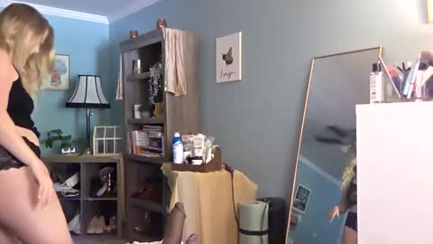 nikkib653466 online show from 11, 5, 2026