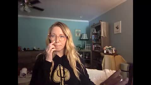 nikkib653466 online show from 8, 6, 2026