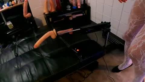 nikkibanksts online show from 31, 7, 2026