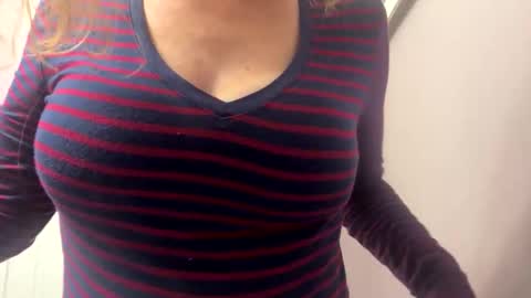 NikkiLuv online show from 17, 11, 2025