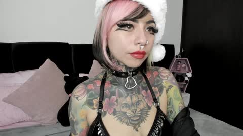 Nikki Ramone   online show from 17, 12, 2024