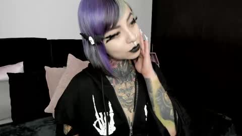 Nikki Ramone   online show from 5, 3, 2025