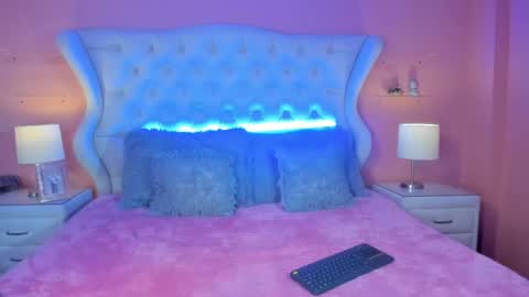 Y E S I online show from 14, 4, 2026