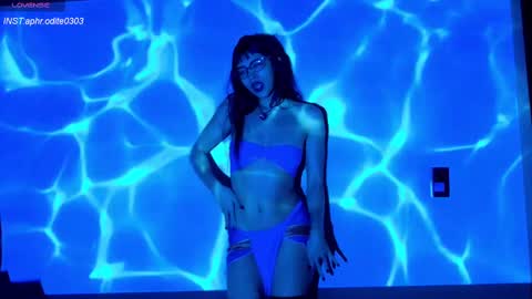 Snapshot of nikol_je chatting on 3, 10, 2025 Nicole cam online show from 3, 10, 2025