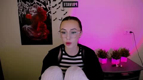 Snapshot of nikonara_ chatting on 12, 3, 2025 nikonara_ online show from 12, 3, 2025