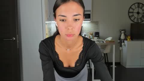 Bella online show from 8, 9, 2025