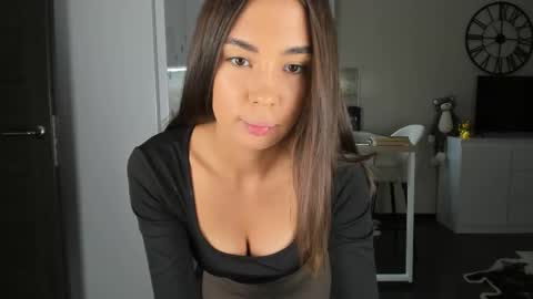 Bella online show from 8, 11, 2025