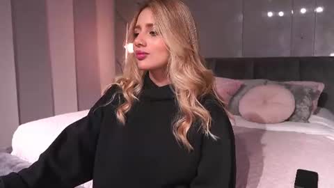 Snapshot of nina_mon chatting on 2, 7, 2026 Angie online show from 2, 7, 2026