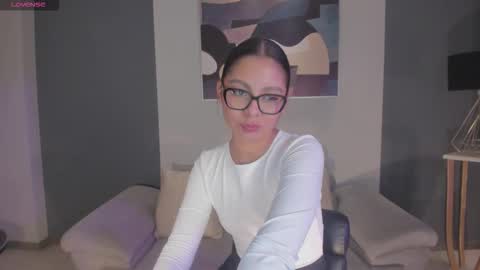 Nina online show from 4, 11, 2025