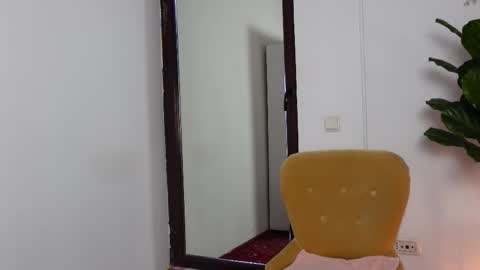 NinaCrystal online show from 4, 11, 2025