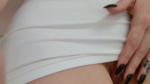 NinaOneil online show from 26, 2, 2025