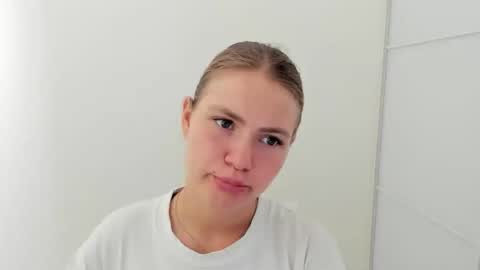 ninarihh online show from 12, 9, 2025