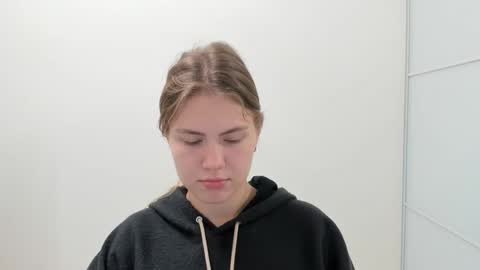 ninarihh online show from 2, 11, 2025