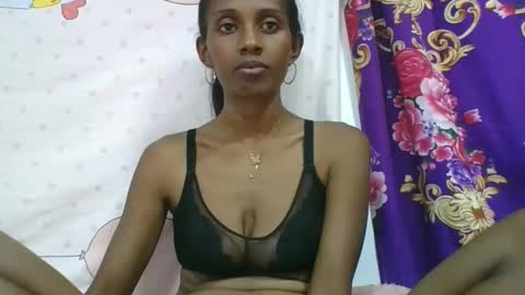 ninie246746 online show from 22, 3, 2026