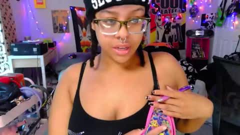 Snapshot of nintendhoe_ chatting on 8, 10, 2025 kiwi online show from 8, 10, 2025