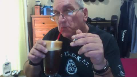 Snapshot of nionios67 chatting on 13, 10, 2025 Dennis online show from 13, 10, 2025