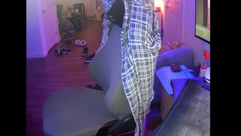 Snapshot of nippsino95 chatting on 18, 5, 2026 HungStepSon online show from 18, 5, 2026