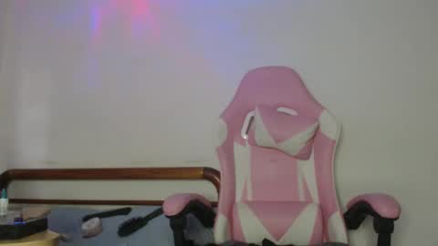 Nicolle  online show from 21, 9, 2025