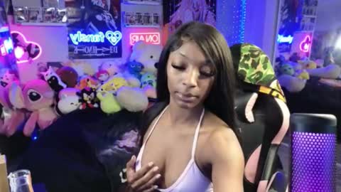 NIVIA WOLFE online show from 22, 12, 2025