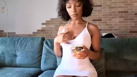 Snapshot of niviawolfe chatting on 6, 5, 2026 NIVIA WOLFE online show from 6, 5, 2026