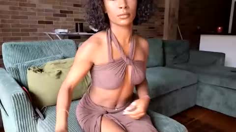 Snapshot of niviawolfe chatting on 7, 5, 2026 NIVIA WOLFE online show from 7, 5, 2026