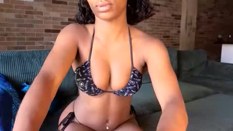 Snapshot of niviawolfe chatting on 15, 5, 2026 NIVIA WOLFE online show from 15, 5, 2026