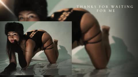 Snapshot of noa_moon chatting on 23, 12, 2025 Noa online show from 23, 12, 2025