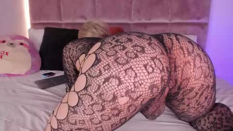 Snapshot of noah_beck42 chatting on 15, 5, 2026 Sara online show from 15, 5, 2026