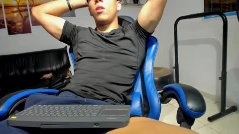 noah_flynn1 online show from 21, 11, 2025