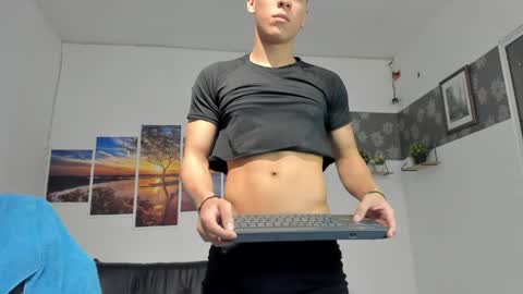 noah_flynn1 online show from 30, 4, 2026