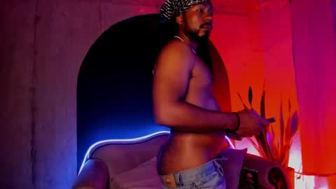 Snapshot of noah_jones__ chatting on 12, 12, 2024 Noah online show from 12, 12, 2024