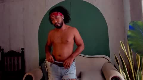 Snapshot of noah_jones__ chatting on 6, 11, 2025 Noah online show from 6, 11, 2025