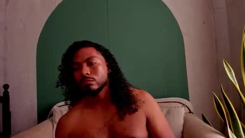 Snapshot of noah_jones__ chatting on 8, 11, 2025 Noah online show from 8, 11, 2025