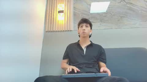 Snapshot of noha_crayg chatting on 21, 10, 2025 NOHA online show from 21, 10, 2025