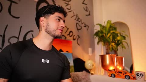 Snapshot of noha_miler chatting on 24, 10, 2025 kevin online show from 24, 10, 2025