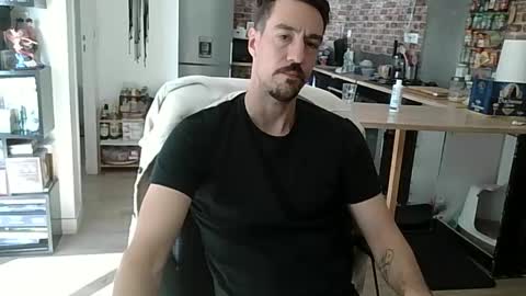 Isaac online show from 16, 10, 2025