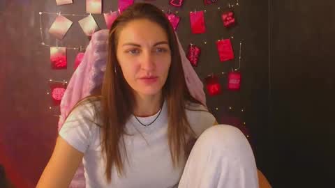 Snapshot of nora_n chatting on 19, 10, 2025 Nora online show from 19, 10, 2025