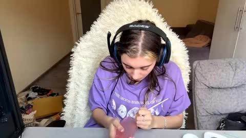 Elena online show from 14, 4, 2026